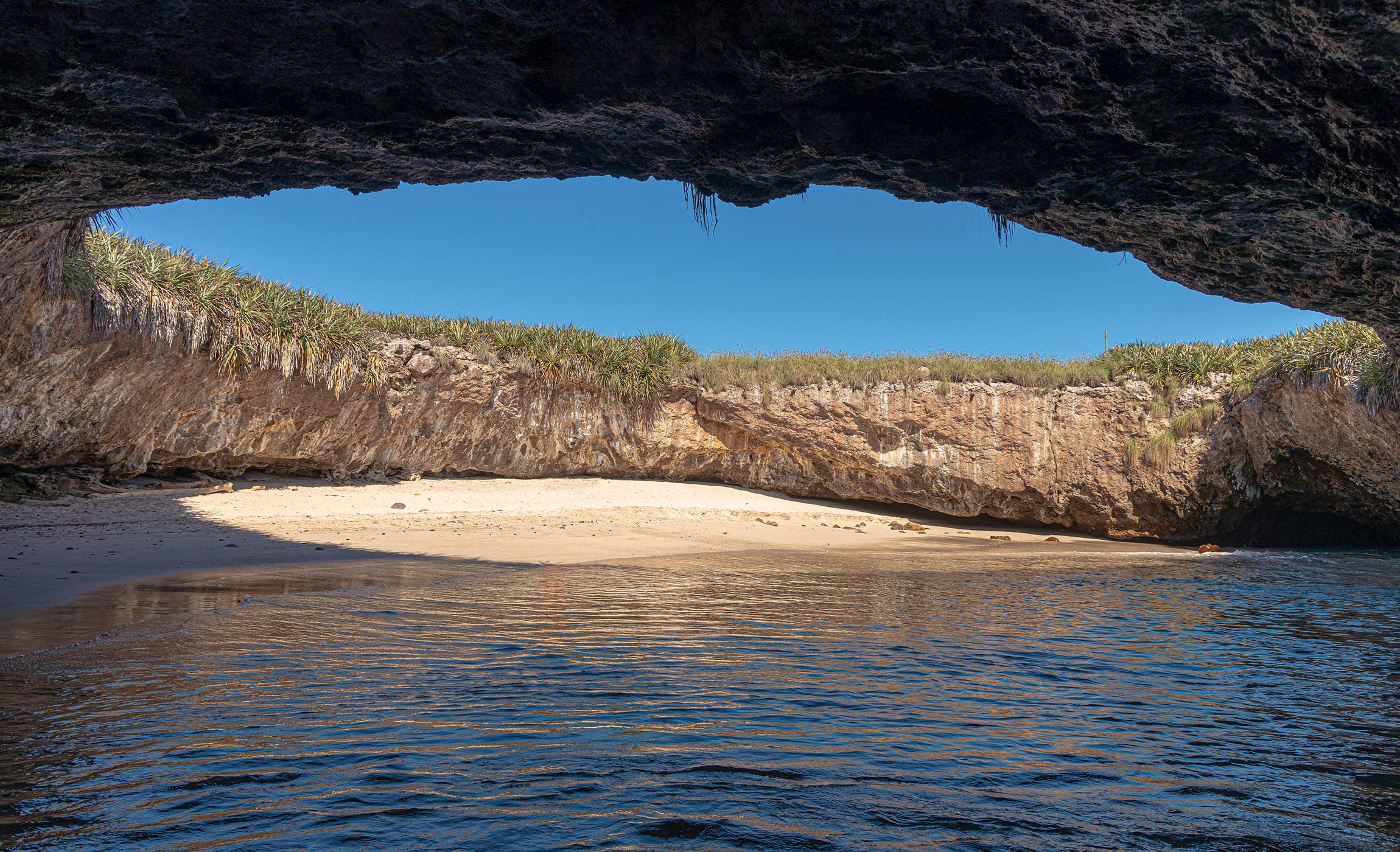 5 MOST UNIQUE BEACHES IN THE WORLD - TPM