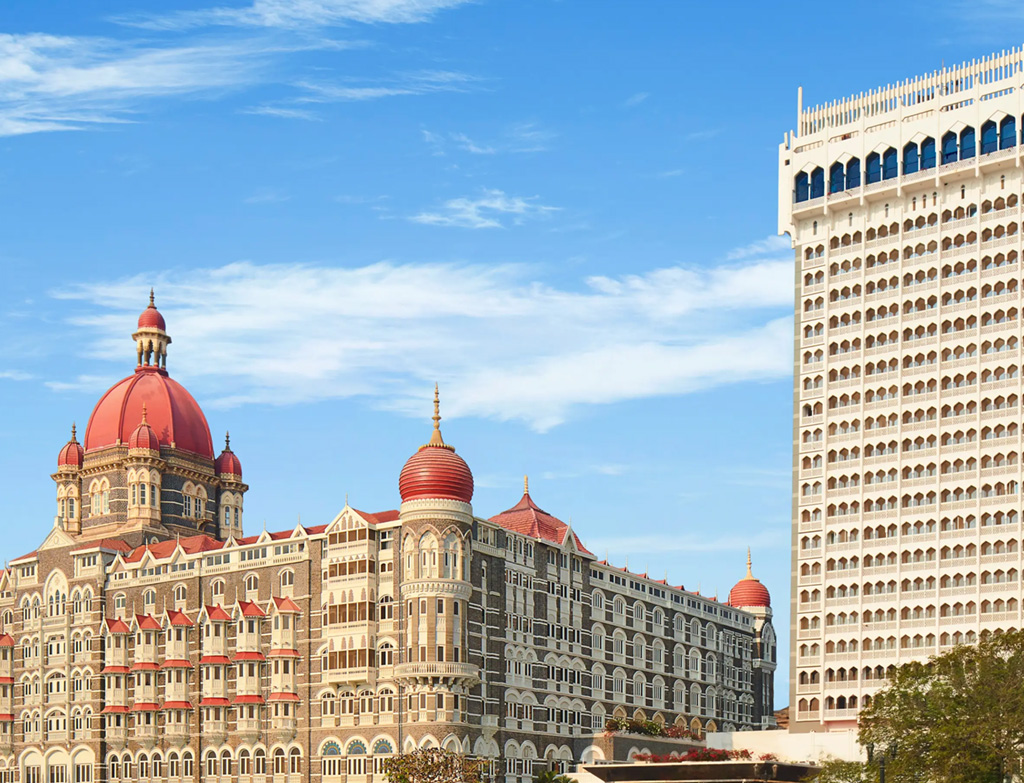 settle-for-spectacular-sundowners-at-6-luxury-hotels-with-iconic-views